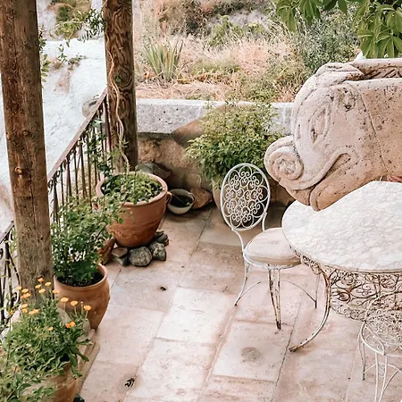 Potamia Cave Hotel *