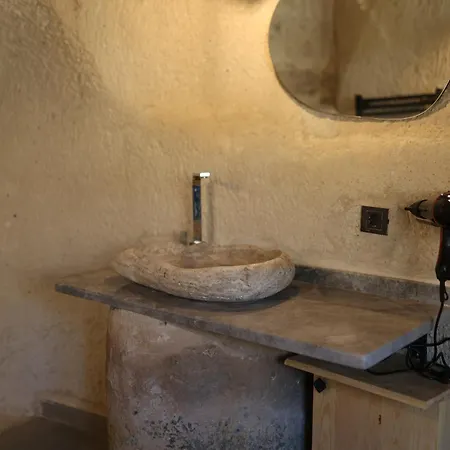 Potamia Cave Hotel *