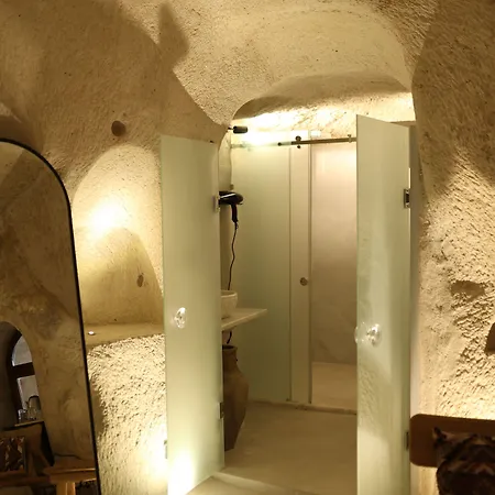 Potamia Cave Hotel *