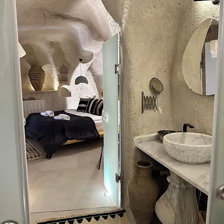 Potamia Cave Hotel *