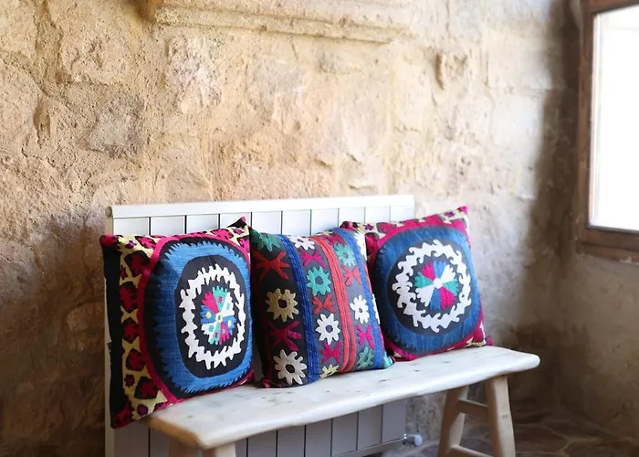 Potamia Cave Hotel *